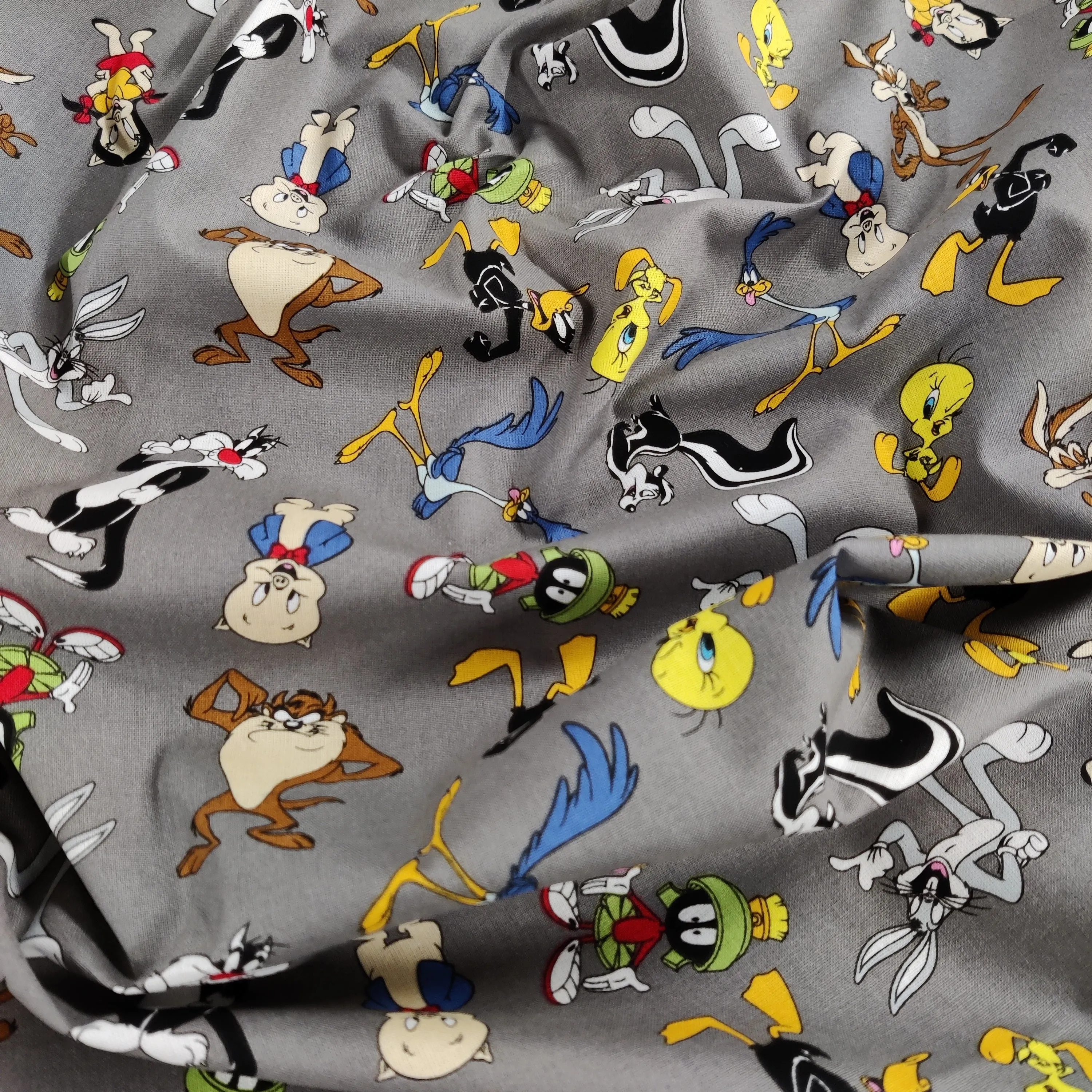 FS828_1 Looney Tunes Cotton