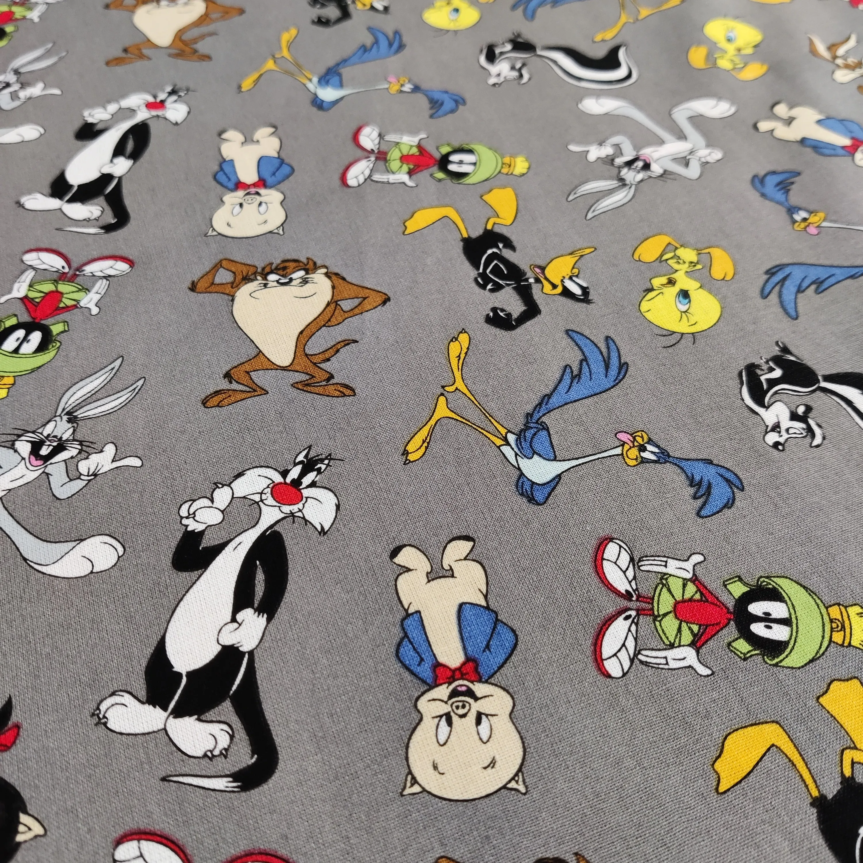 FS828_1 Looney Tunes Cotton