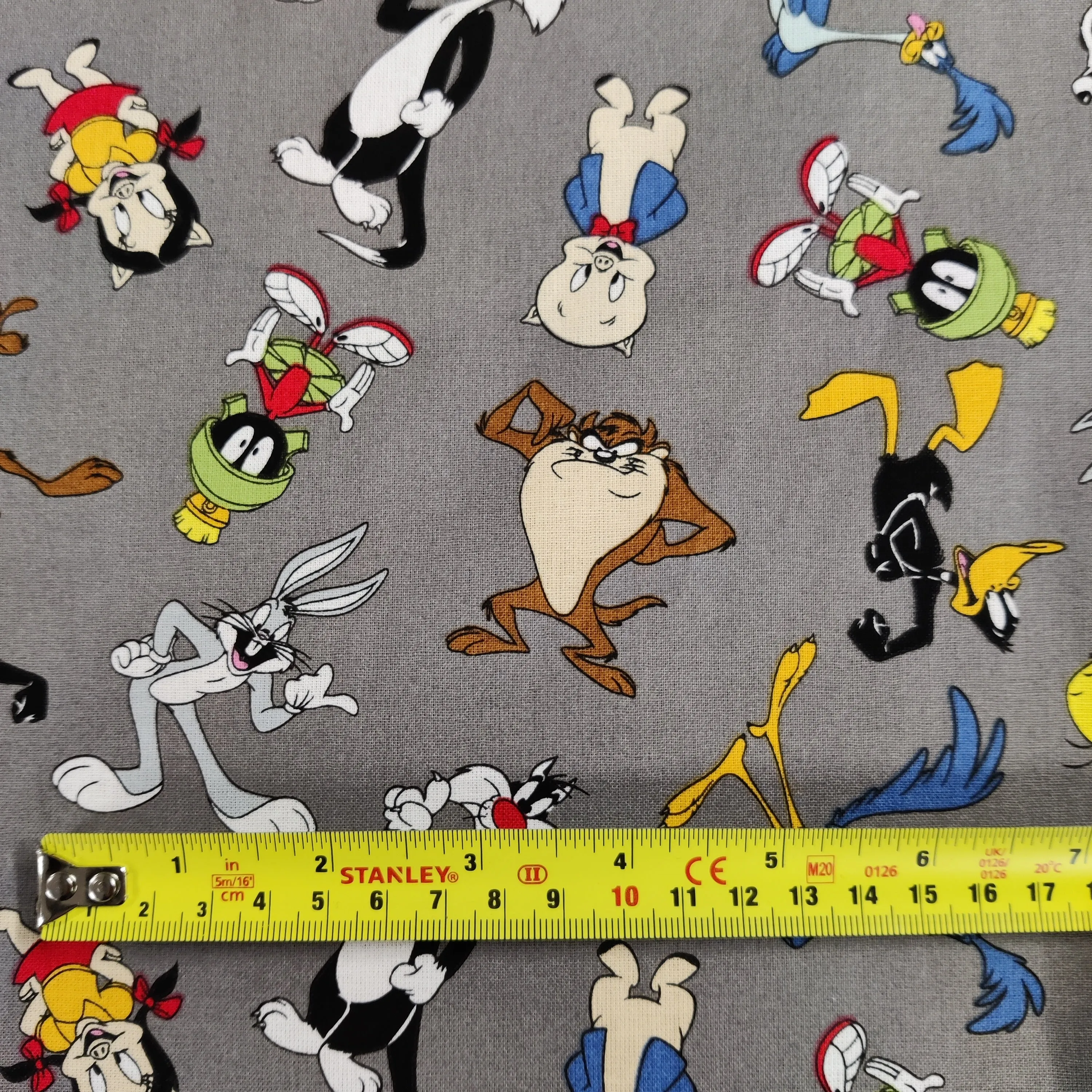 FS828_1 Looney Tunes Cotton