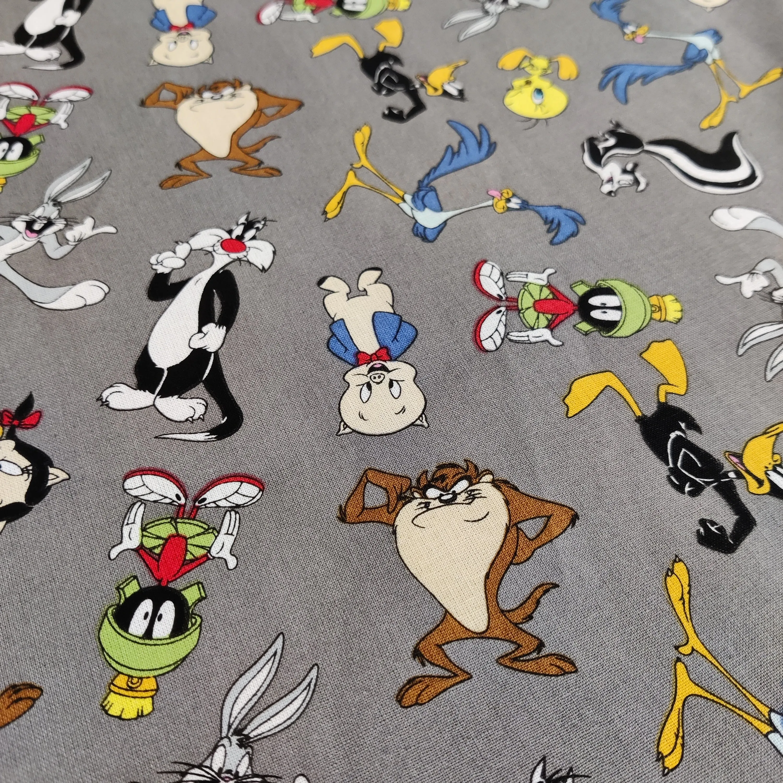 FS828_1 Looney Tunes Cotton