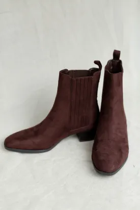 'Vermont' Suede Chelsea Boots in Chocolate